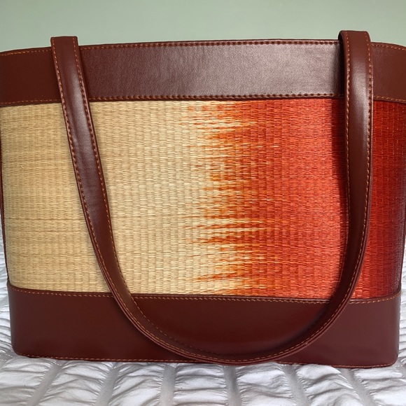 HandBag - Picture 3 of 5